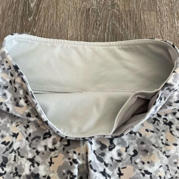 Lululemon Wunder Under Not So Petite Fleur Silver Soon Crop Leggings - Size: 6 - Picture 11 of 12